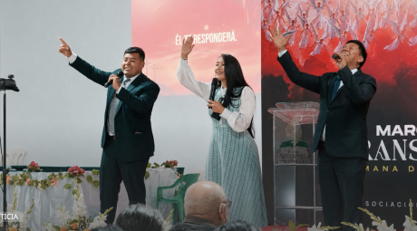 Dejó el espectáculo y los escenarios de música tropical para servir a Dios